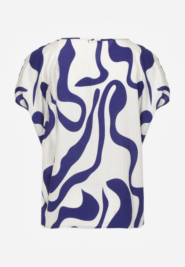 Born2be - Niebieska Wiskozowa Bluzka Oversize z Krótkim Rękawem w Abstrakcyjny Wzór Ginedina. Okazja: do pracy, na co dzień, na spotkanie biznesowe. Kolor: niebieski. Materiał: wiskoza. Długość rękawa: krótki rękaw. Długość: krótkie. Styl: elegancki, biznesowy, casual