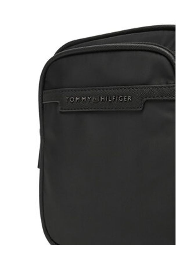 TOMMY HILFIGER - Tommy Hilfiger Saszetka Th Repreve Mini Reporter AM0AM13465 Czarny. Kolor: czarny. Materiał: materiał