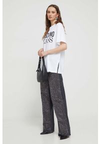 Moschino Jeans t-shirt bawełniany kolor biały. Kolor: biały. Materiał: bawełna. Długość rękawa: krótki rękaw. Długość: krótkie. Styl: klasyczny #2