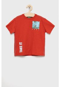 United Colors of Benetton t-shirt bawełniany dziecięcy kolor czerwony z nadrukiem. Okazja: na co dzień. Kolor: czerwony. Materiał: bawełna. Wzór: nadruk. Styl: casual