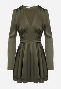 Born2be - Zielona Satynowa Sukienka Mini z Głębokim Dekoltem i Wiązaniem z Tyłu Liadan. Okazja: na imprezę. Kolor: zielony. Materiał: satyna. Styl: elegancki. Długość: mini #5