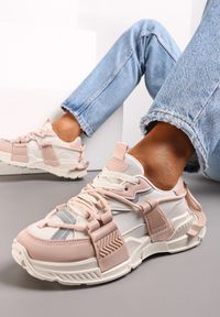 Renee - Różowe Sneakersy z Ozdobnym Sznurowaniem i Taśmami Larvel. Kolor: różowy #1