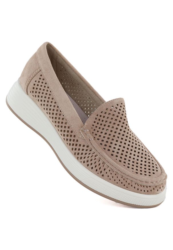 Półbuty damskie ażurowe na platformie nude Sergio Leone MK097H. Materiał: zamsz, skóra ekologiczna. Szerokość cholewki: normalna. Wzór: ażurowy. Obcas: na platformie