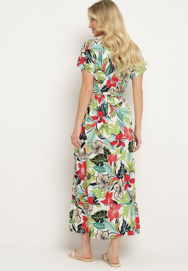 Born2be - Zielono-Różowa Sukienka z Wiskozy w Kwiaty Rozkloszowana Wiązana w Talii Quilbia. Okazja: na spacer, na plażę. Typ kołnierza: dekolt hiszpanka. Kolor: biały. Materiał: wiskoza. Długość rękawa: krótki rękaw. Wzór: kwiaty. Sezon: lato