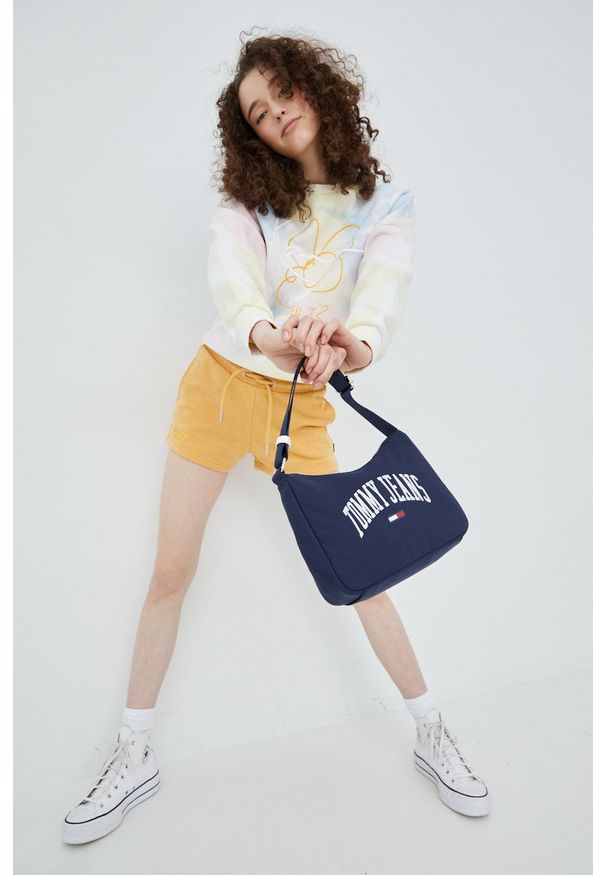 Superdry szorty damskie kolor żółty gładkie medium waist. Okazja: na co dzień. Kolor: żółty. Materiał: bawełna. Wzór: gładki. Styl: casual