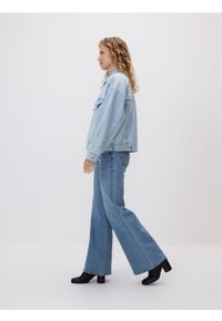 Reserved - Jeansy flare z wysokim stanem - niebieski. Stan: podwyższony. Kolor: niebieski #1