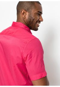 Koszula z krótkim rękawem bonprix różowy hibiskus. Typ kołnierza: kołnierzyk włoski. Kolor: różowy. Materiał: materiał. Długość rękawa: krótki rękaw. Długość: krótkie. Sezon: lato #4