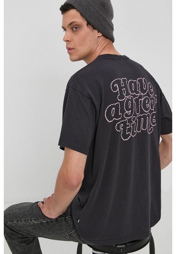Dr. Denim - T-shirt bawełniany. Okazja: na co dzień. Kolor: szary. Materiał: bawełna, denim. Wzór: nadruk. Styl: casual