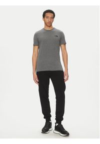 The North Face T-Shirt Simple Dome Tee NF0A2TX5 Szary Regular Fit. Kolor: szary. Materiał: syntetyk
