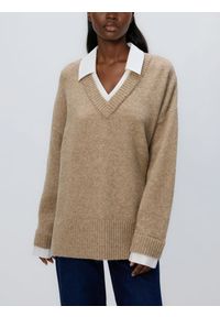 Reserved - Sweter z koszulowym kołnierzem - beżowy. Kolor: beżowy. Materiał: wełna, dzianina