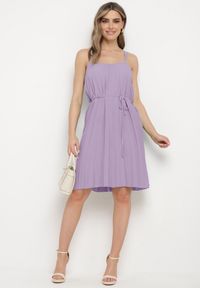 Born2be - Fioletowa Sukienka z Regulowanymi Ramiączkami z Materiałowym Paskiem Liata. Okazja: na spacer, na imprezę. Typ kołnierza: dekolt w kształcie V. Kolor: fioletowy. Materiał: materiał. Długość rękawa: na ramiączkach. Sezon: lato #3