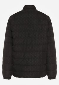 Born2be - Czarna Pikowana Kurtka ze Stójką i Futrzaną Podszewką Silwedea. Okazja: na co dzień. Typ kołnierza: kołnierzyk stójkowy. Kolor: czarny. Materiał: futro. Styl: klasyczny, casual, elegancki #2