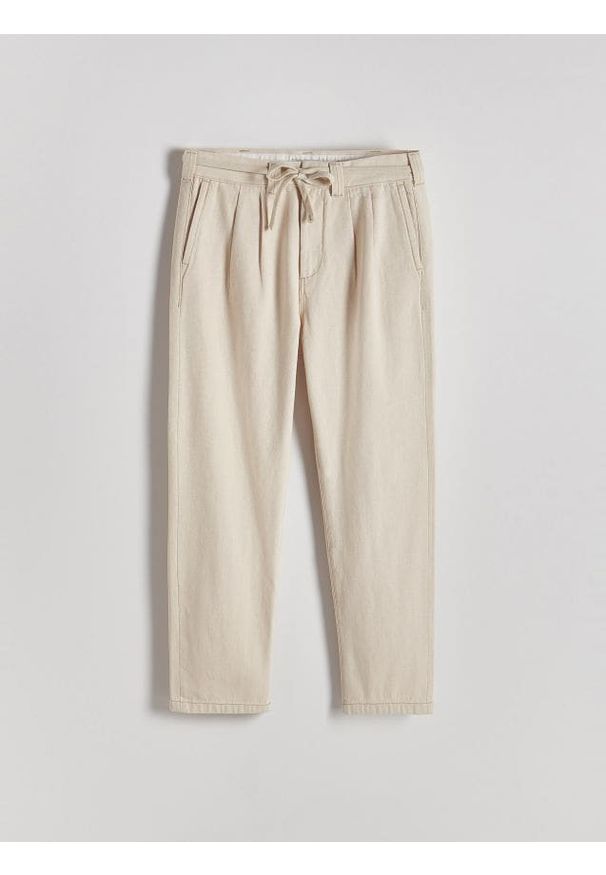 Reserved - Spodnie straight z wiązaniem - złamana biel. Materiał: denim, jeans