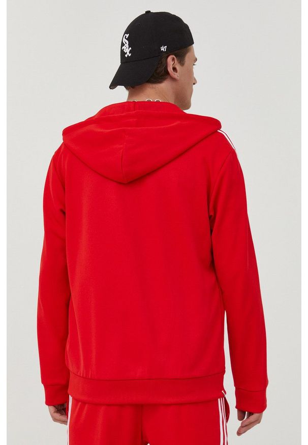 adidas Originals bluza Adicolor męska kolor czerwony z kapturem z aplikacją. Okazja: na co dzień. Typ kołnierza: kaptur. Kolor: czerwony. Materiał: materiał. Wzór: aplikacja. Styl: casual