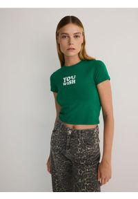 Reserved - Krótki t-shirt z nadrukiem - zielony. Kolor: zielony. Materiał: dzianina, bawełna. Długość: krótkie. Wzór: nadruk #1
