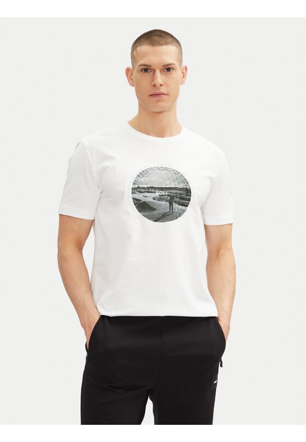 BOSS T-Shirt Graphic Heritage 50537847 Biały Regular Fit. Kolor: biały. Materiał: bawełna