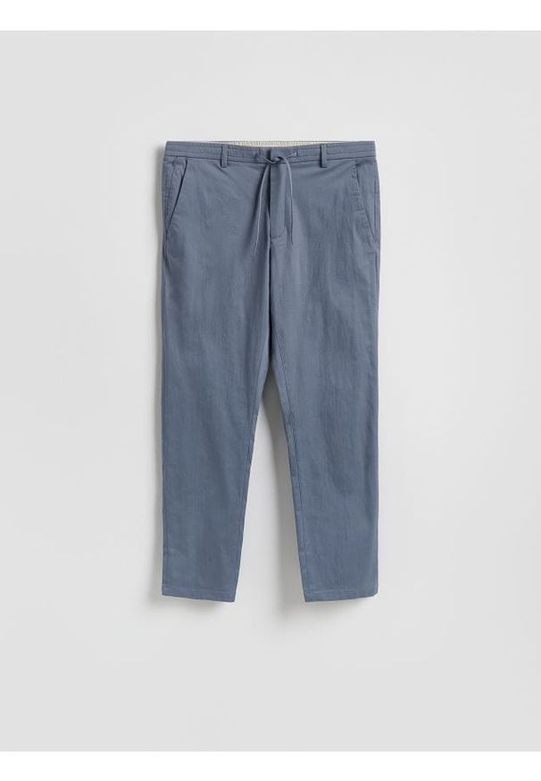 Reserved - Spodnie joggery - granatowy. Kolor: niebieski. Materiał: tkanina, bawełna