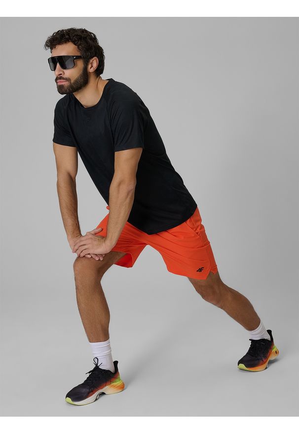 4f - 4F Koszulka treningowa regular szybkoschnąca męska - czarna XL. Kolor: czarny. Materiał: skóra, materiał. Długość rękawa: raglanowy rękaw. Sport: fitness