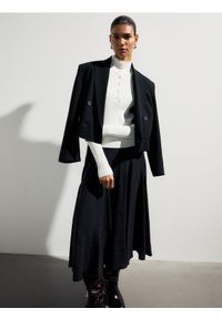 Reserved - Bluzka ze stójką - kremowy. Typ kołnierza: kołnierzyk stójkowy. Kolor: kremowy. Materiał: dzianina, wiskoza #1