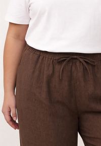 Born2be - Brązowe Spodnie Casual Szerokie ze Sznurkiem i Gumką w Pasie Caeena. Okazja: na co dzień. Kolekcja: plus size. Kolor: brązowy. Długość: długie. Styl: casual #5