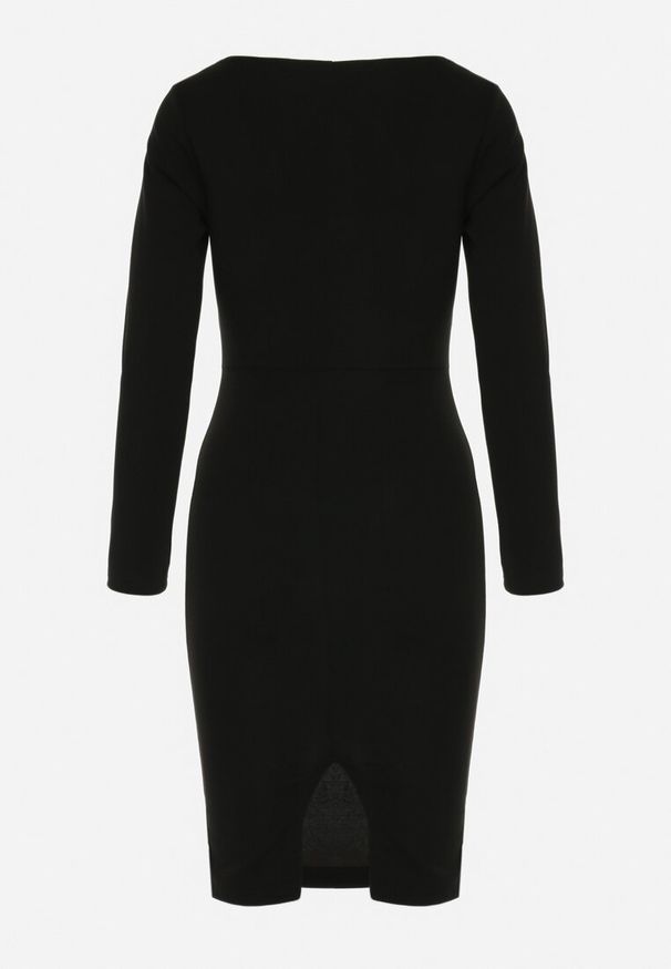 Born2be - Czarna Dopasowana Sukienka Midi z Wycięciem Calense. Typ kołnierza: dekolt kwadratowy. Kolor: czarny. Długość rękawa: długi rękaw. Długość: midi