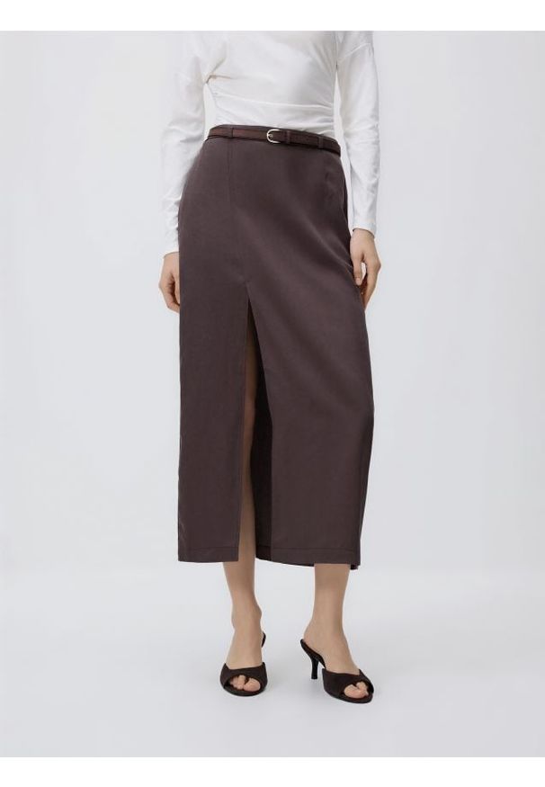 Reserved - Spódnica z lyocellem - ciemnobrązowy. Kolor: brązowy. Materiał: tkanina, len