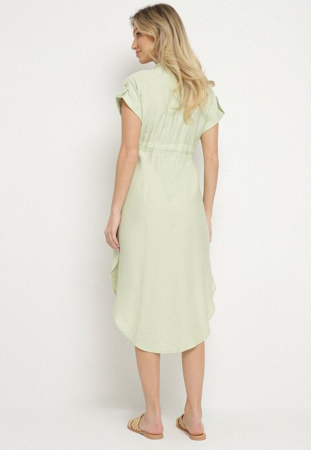 Born2be - Zielona Wiskozowa Rozkloszowana Sukienka Koszulowa z Materiałowym Paskiem Katessae. Okazja: na co dzień, na spacer. Kolor: zielony. Materiał: wiskoza, materiał. Sezon: lato. Typ sukienki: koszulowe. Styl: casual, elegancki, klasyczny