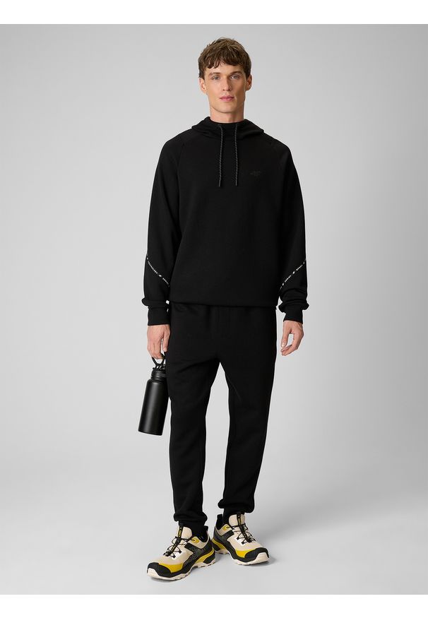 4f - 4F Bluza dresowa regular z kapturem męska - czarna L. Okazja: na co dzień. Typ kołnierza: kaptur. Kolor: czarny. Materiał: dresówka. Długość rękawa: raglanowy rękaw. Styl: casual