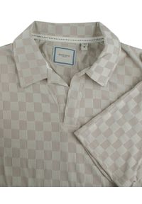 Męska Koszulka Polo z Dekoltem Bez Guzików - Brave Soul - Beżowa. Okazja: na co dzień. Typ kołnierza: polo. Kolor: beżowy, wielokolorowy, brązowy. Materiał: elastan, poliester. Styl: casual #3