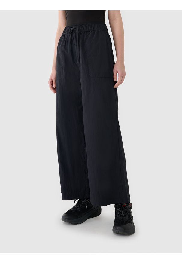 4f - 4F Spodnie casual z szerokimi nogawkami damskie - czarne XL. Okazja: na co dzień. Kolor: czarny. Materiał: syntetyk, materiał, tkanina. Styl: casual