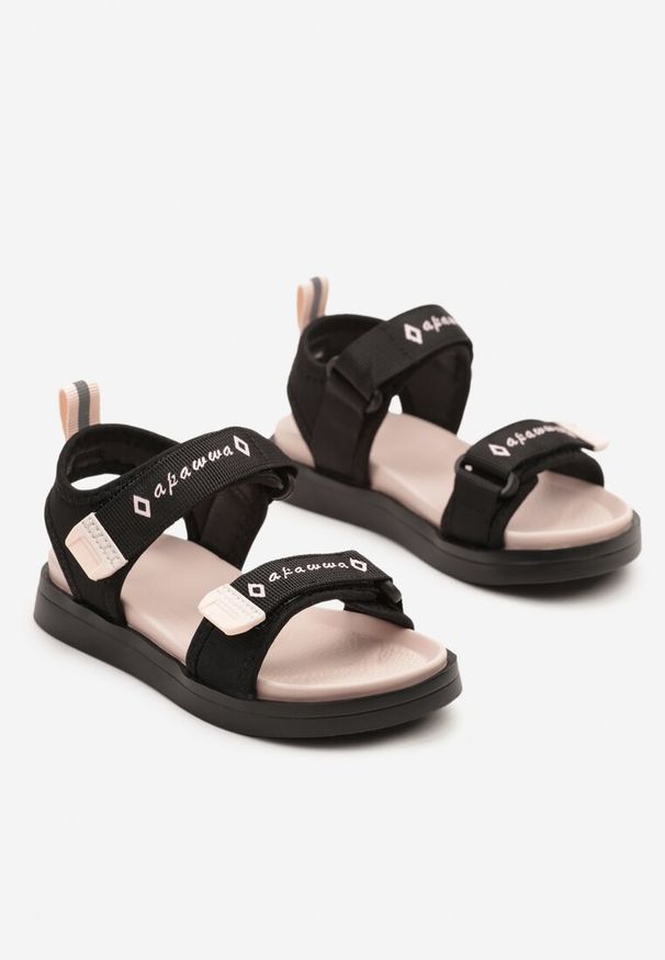 Born2be - Czarno-Różowe Sandały Zapinane na Rzepy Lialurea. Okazja: na imprezę, na plażę. Zapięcie: rzepy. Kolor: czarny. Sezon: lato. Styl: elegancki