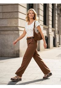 Sinsay - Bawełniana koszulka w kwiatki - kremowy. Kolor: kremowy. Materiał: bawełna. Wzór: kwiaty #1