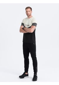 Ombre Clothing - T-shirt męski bawełniany trójkolorowy z logo - czarno-grafitowy V2 S1747 - XXL. Kolor: czarny. Materiał: bawełna. Długość rękawa: krótki rękaw. Długość: krótkie. Wzór: nadruk, geometria. Styl: klasyczny #2