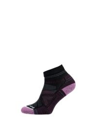 Skarpety Smartwool Performance Hike Light Cushion Ankle Women. Kolor: fioletowy, wielokolorowy, czarny, czerwony. Materiał: wełna. Sport: turystyka piesza