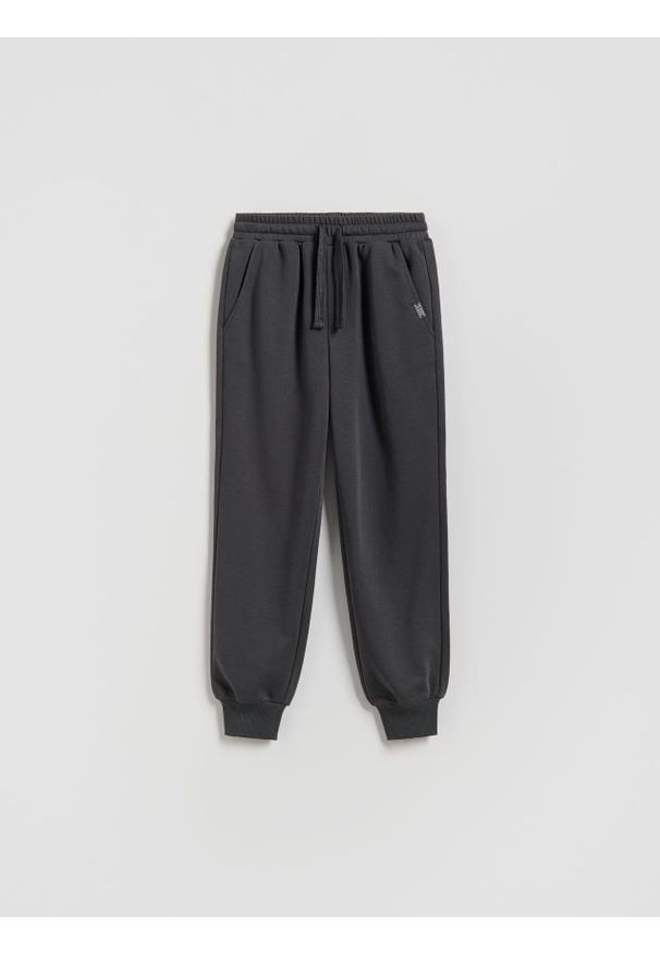 Reserved - Bawełniane spodnie jogger - ciemnoszary. Kolor: szary. Materiał: bawełna