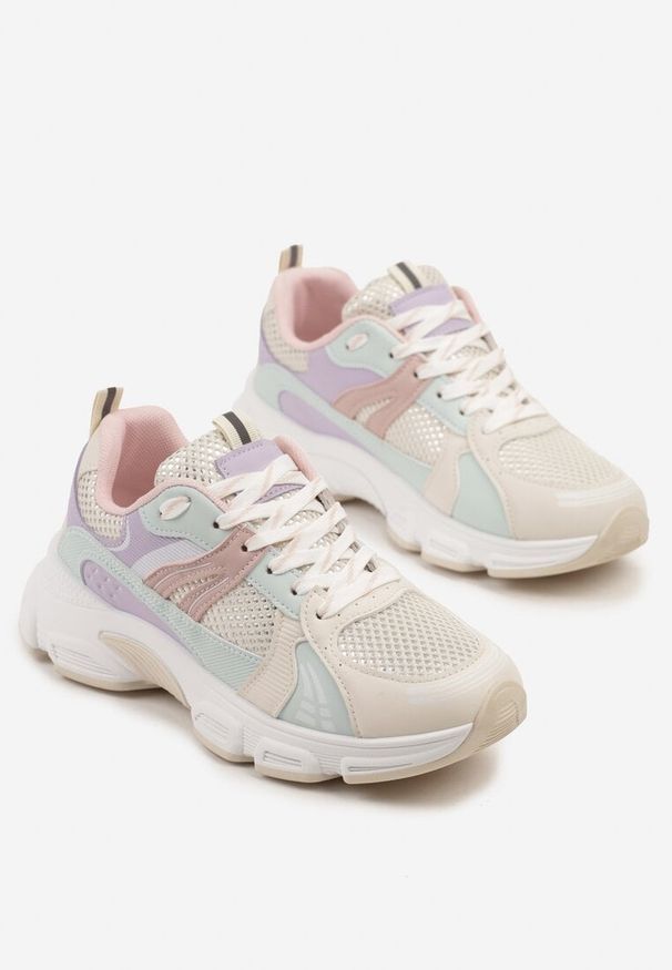 Renee - Biało-Fioletowe Streetwearowe Sneakersy ze Wstawkami z Siateczki Deylisse. Okazja: na co dzień, na spacer. Kolor: biały. Materiał: jeans. Szerokość cholewki: normalna. Sport: turystyka piesza