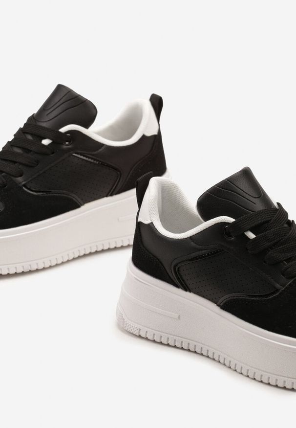 Born2be - Czarne Sneakersy z Imitacji Skóry Do Kostki na Grubej Podeszwie ze Sznurowaniami Famera. Okazja: na co dzień. Wysokość cholewki: za kostkę. Kolor: czarny. Materiał: skóra. Sezon: jesień, wiosna