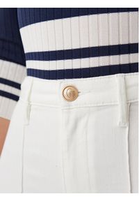 Guess Spodnie materiałowe W5GA1Q D5N71 Beżowy Regular Fit. Kolor: beżowy. Materiał: bawełna