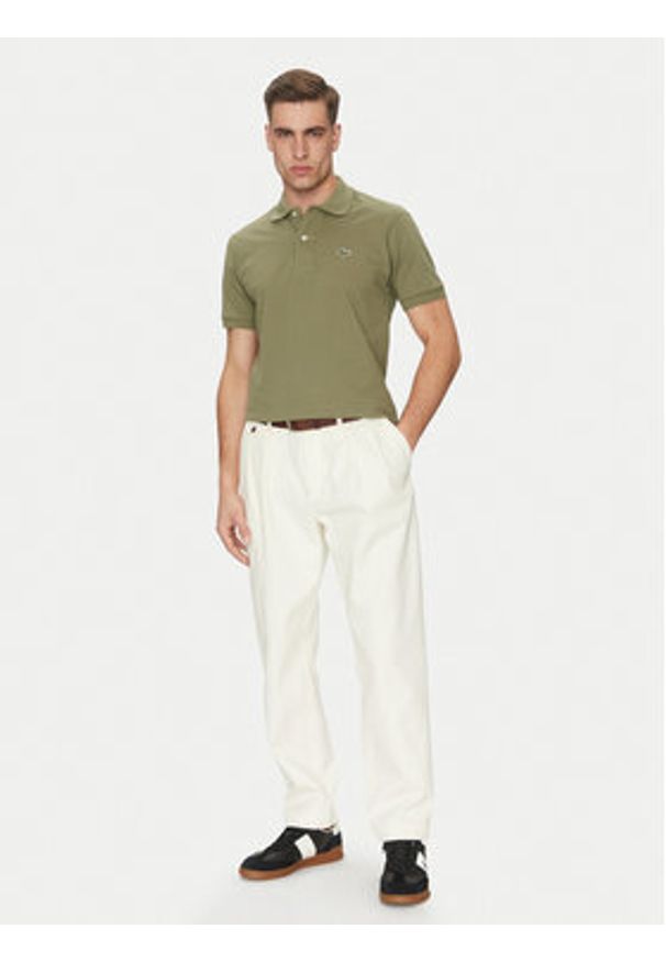 Lacoste Polo L1212 Khaki Regular Fit. Typ kołnierza: polo. Kolor: brązowy. Materiał: bawełna