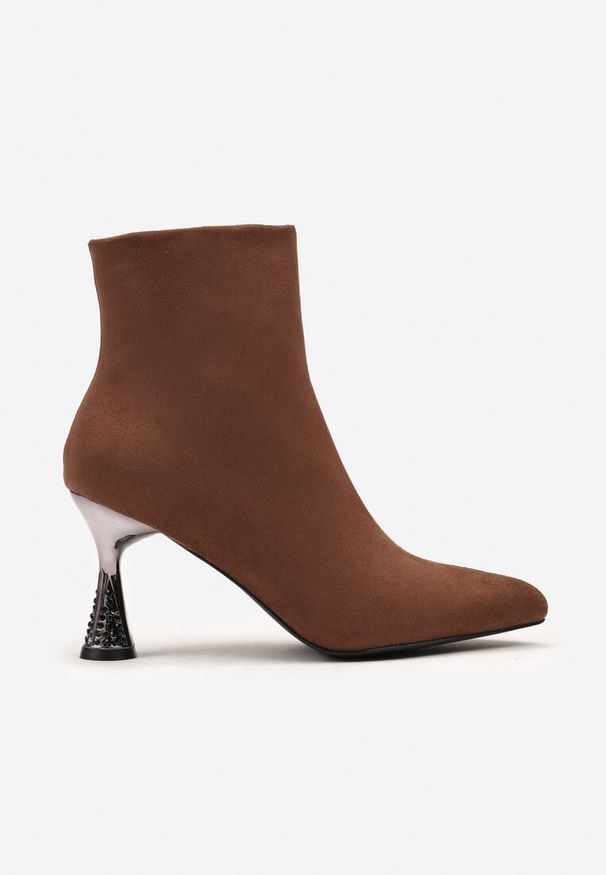 Renee - Brązowe Botki Vices z Noskiem w Szpic na Klepsydrowym Obcasie Cinella. Nosek buta: szpiczasty. Kolor: brązowy. Materiał: skóra. Obcas: na obcasie. Styl: elegancki. Wysokość obcasa: średni