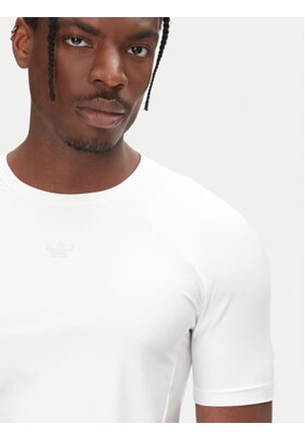 Adidas - adidas T-Shirt Fashion Cut Line JD0046 Biały Slim Fit. Kolor: biały. Materiał: syntetyk
