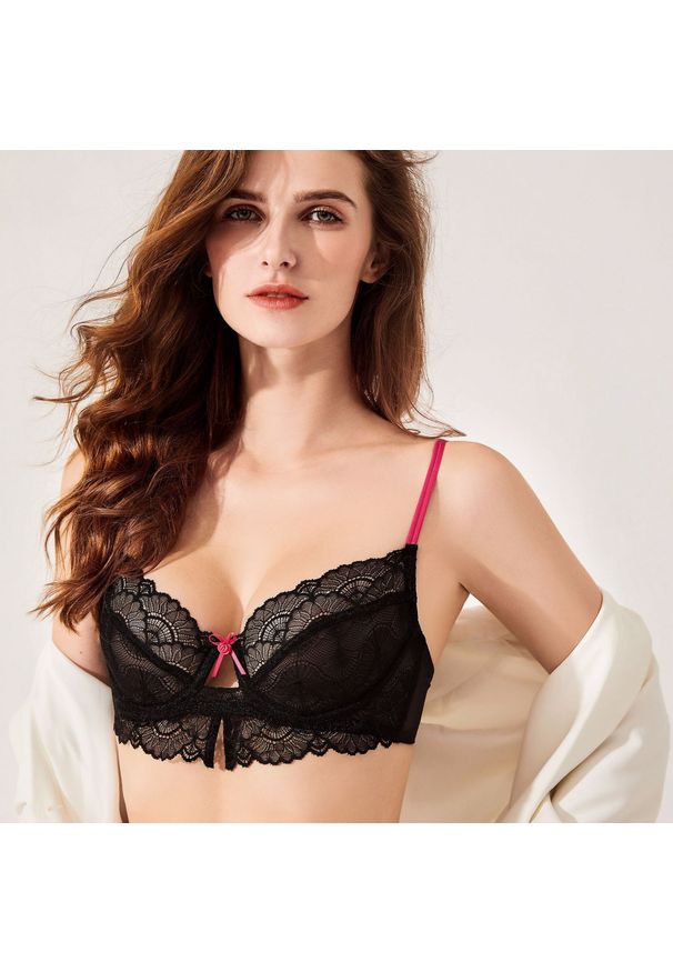 Intica - Komplet bielizny z koronką i regulowanymi ramiączkami na romantyczne wieczory Gilemette. Kolor: niebieski. Materiał: koronka. Wzór: koronka