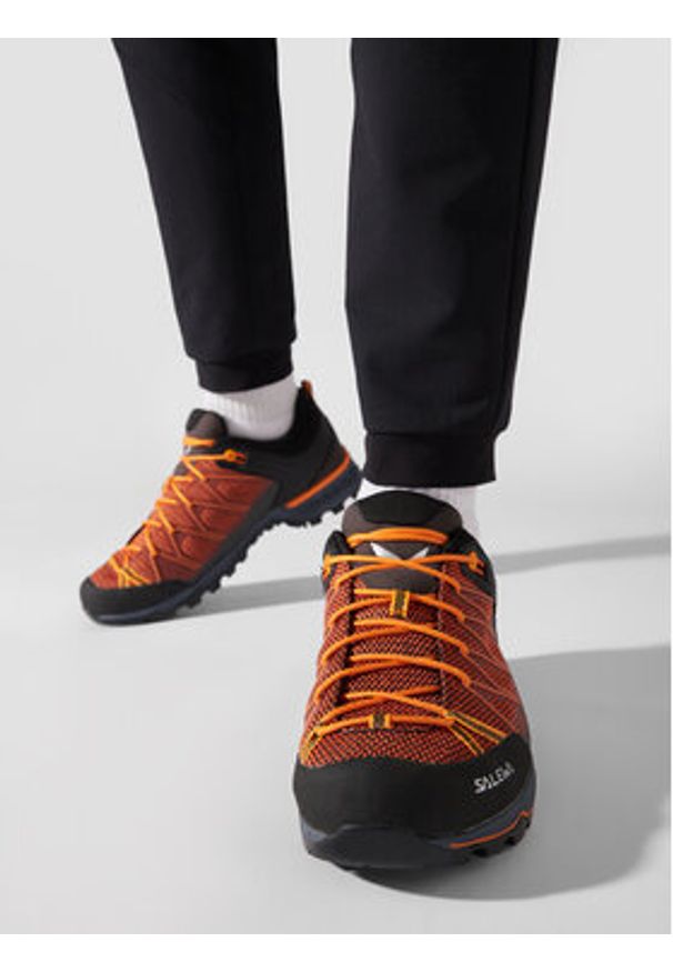 Salewa Trekkingi Ms Mtn Trainer Lite 61363-3849 Pomarańczowy. Kolor: pomarańczowy. Materiał: materiał. Sport: turystyka piesza
