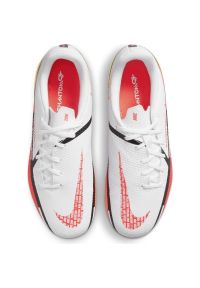 Buty piłkarskie Nike Phantom GT2 Academy FG/MG Jr DC0812-167 wielokolorowe białe. Kolor: wielokolorowy. Materiał: materiał, syntetyk. Szerokość cholewki: normalna. Sezon: jesień. Sport: piłka nożna