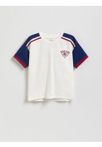 Reserved - T-shirt z nadrukiem na plecach - wielobarwny. Materiał: bawełna. Wzór: nadruk #1