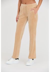 Juicy Couture - JUICY COUTURE Beżowe spodnie dresowe Tina Track Pants. Kolor: beżowy. Materiał: dresówka #6