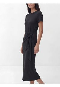 Reserved - Sukienka midi z modalem - ciemnoszary. Kolor: szary. Materiał: dzianina. Typ sukienki: proste. Długość: midi