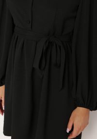 Born2be - Czarna Sukienka z Gumką i Wiązaniem w Talii z Bufiastymi Rękawami Noxima. Kolor: czarny #2