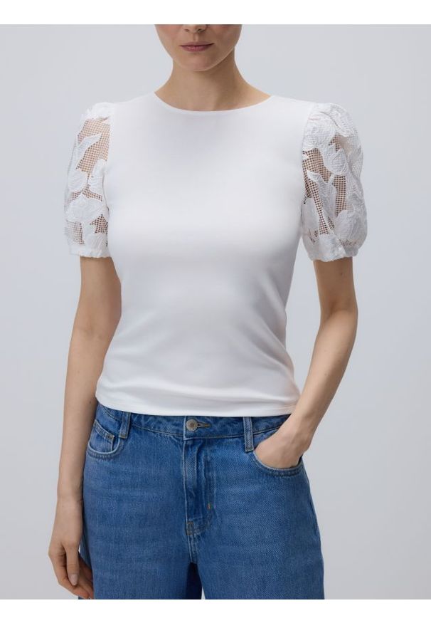 Reserved - Bluzka z dodatkiem modalu - biały. Kolor: biały. Materiał: dzianina, bawełna