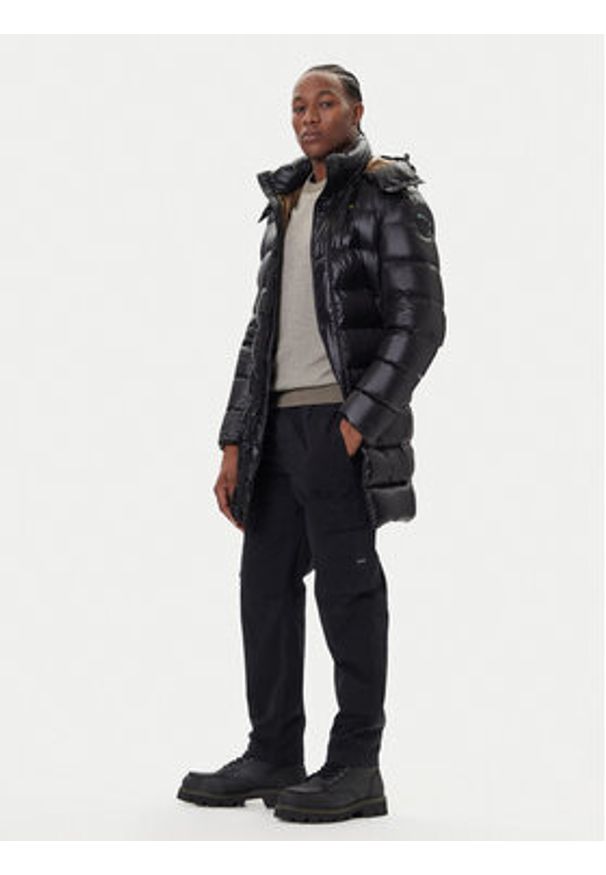 Blauer Płaszcz zimowy 25WBLUK03147 Czarny Regular Fit. Kolor: czarny. Materiał: syntetyk. Sezon: zima